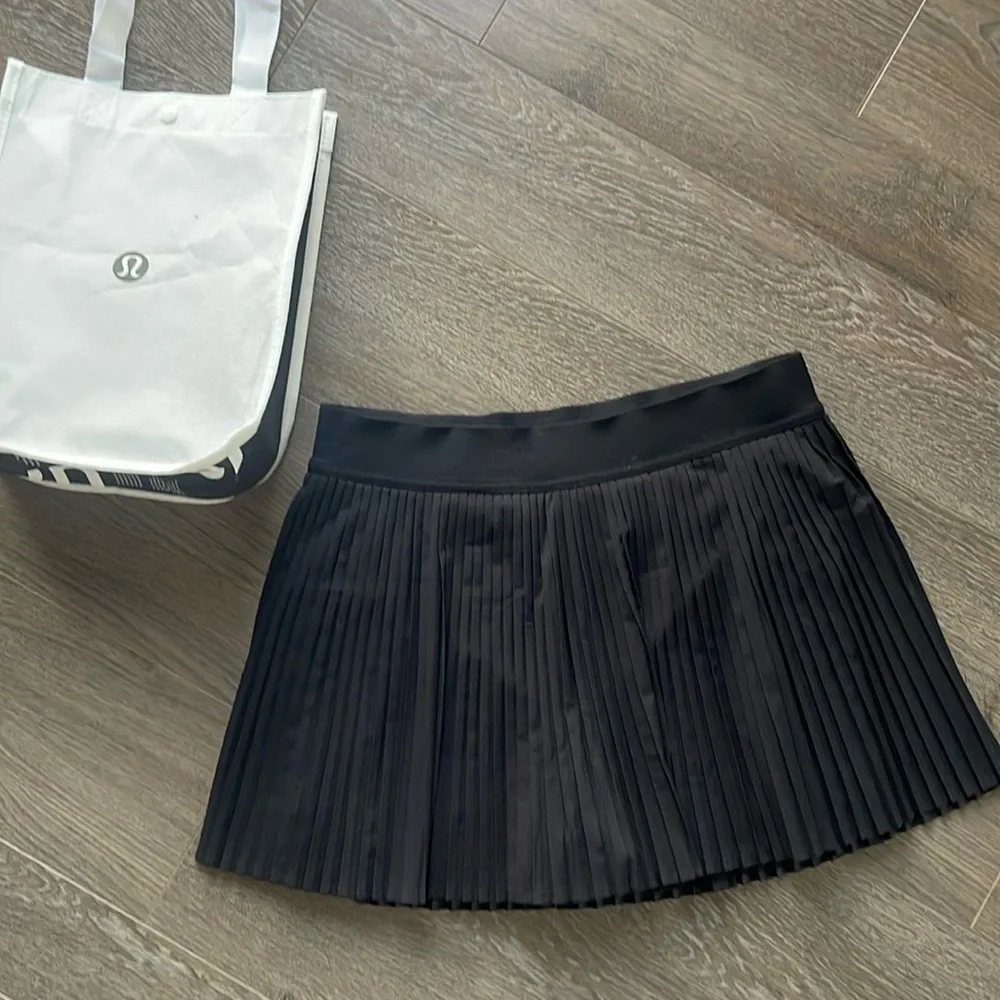 Lululemon Varsity High-Rise Pleated Tennis Skirt Size 8 - Picture 1 of 3